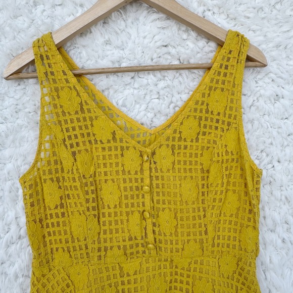 ModCloth Yellow Floral Lace Sleeveless Top V-Neck Peplum Blouse Size M BOHO - Picture 3 of 9